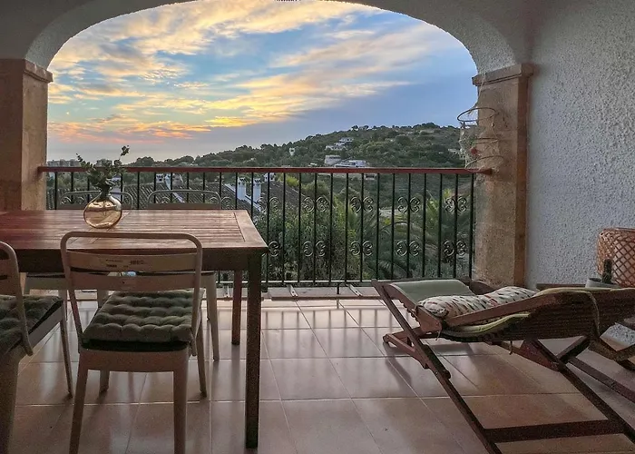 Acogedora Casa En Denia Con Vistas Al Mar.